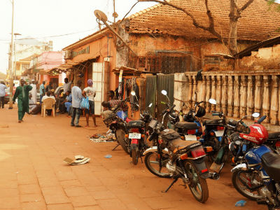 Calle de Bissau al lado del hospital 