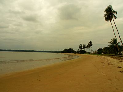 Otra imagen de la playa de Mbini