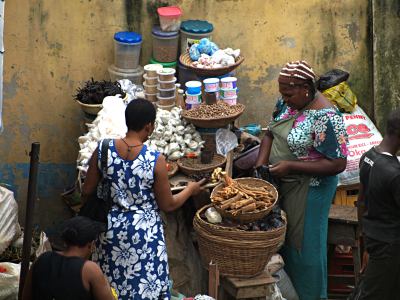 Vendedoras en un mercado de Ebutemeta