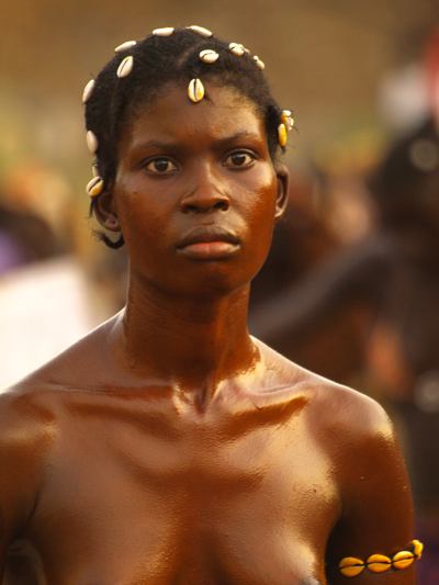 Chica durante el carnaval de Bissau