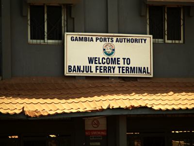 Llegada en ferry a Banjul