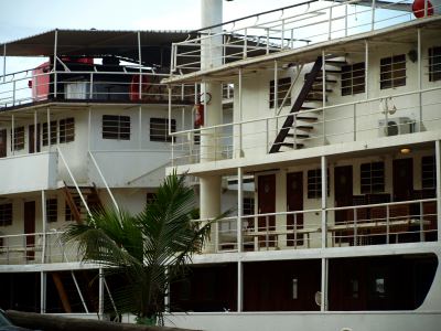 El precioso crucero que surca el río Senegal