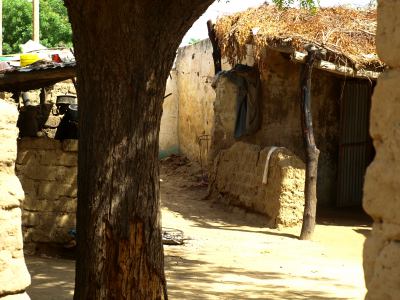 Calles de los pueblos de arcilla en Podor