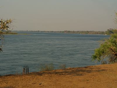 El gran río Zambeze desde África Tiger