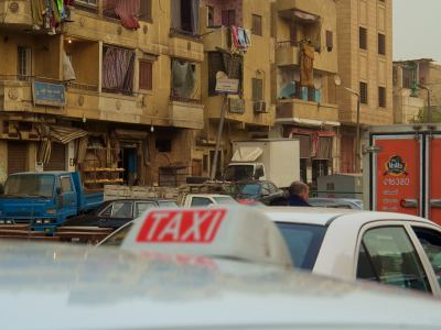 Un taxi en una calle de El Cairo