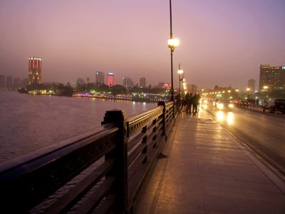 El Cairo de noche fascina