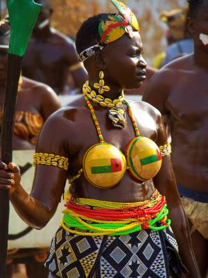 Una mujer en el Carnaval de Bissau