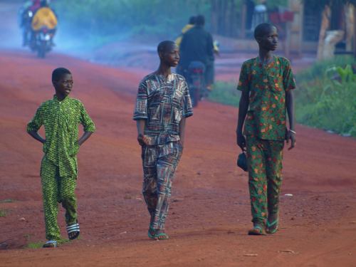 Tres jóvenes en Benin