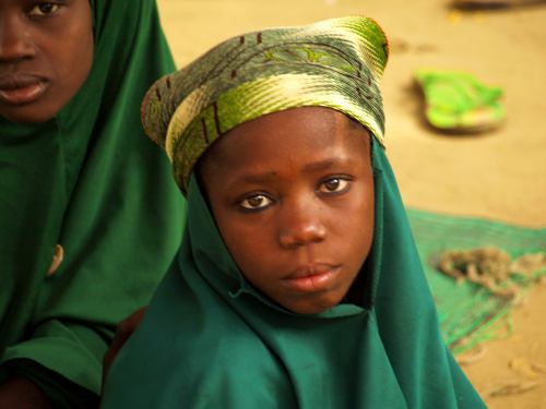 Una niña en la isla de Kofia en el Lago Chad