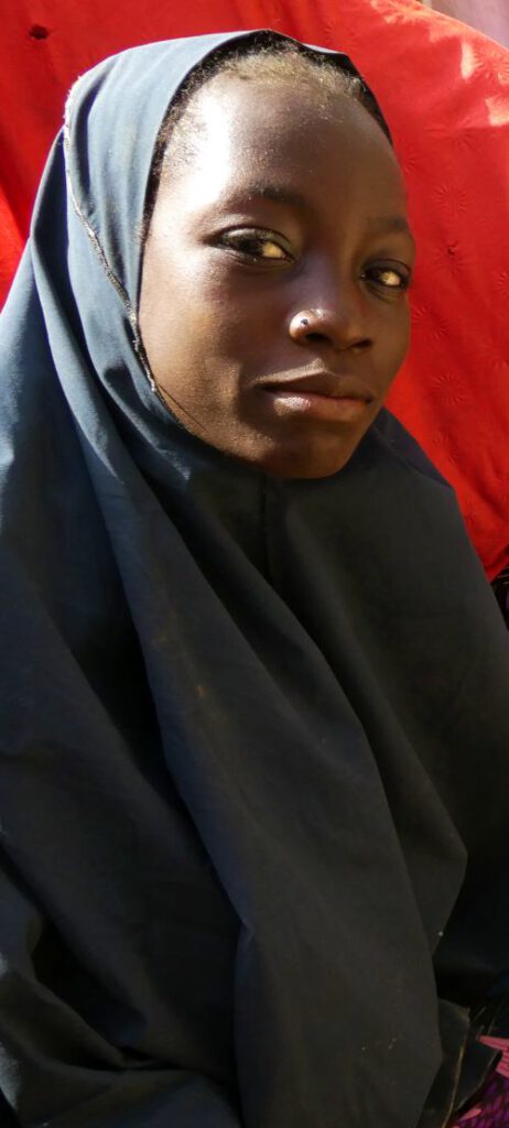 Una chica de un campamento de refugiados en Maiduguri