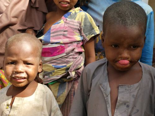 Dos niños en el campo de refugiados de Maiduguri