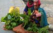 Un puesto de verduras en una calle de Adis Abeba