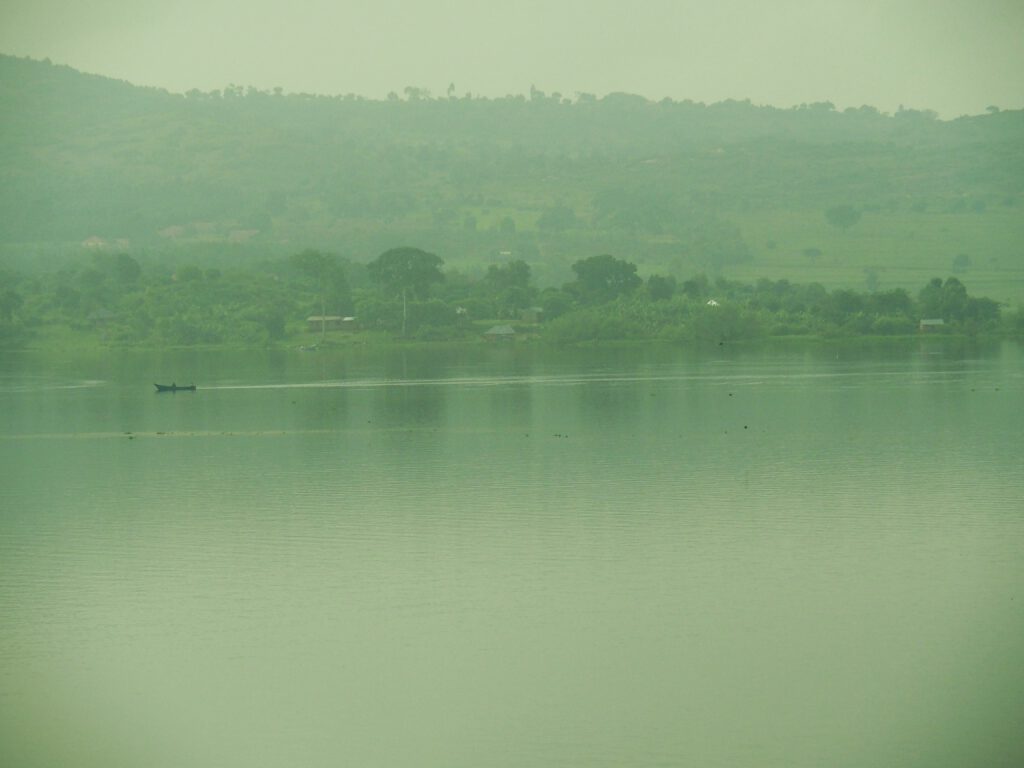 Lago Victoria en Jinja la fuente del río Nilo Uganda