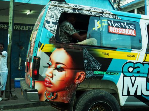 Matatu o bus en Mombasa Kenia