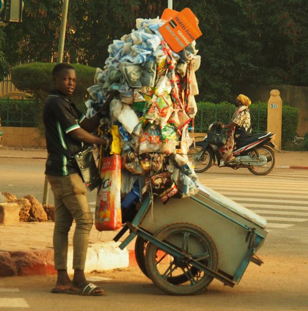 Un vendedor en Uagadugú Burkina Faso