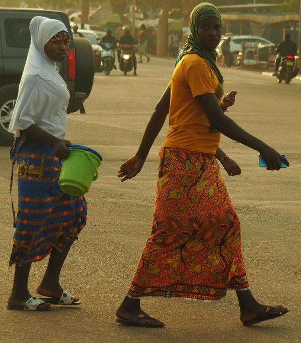 Dos chicas en Uagadugú Burkina Faso