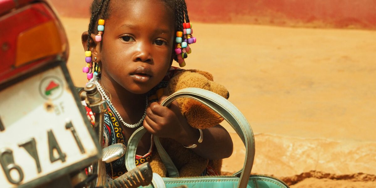 Una niña en Uagadugú Burkina Faso