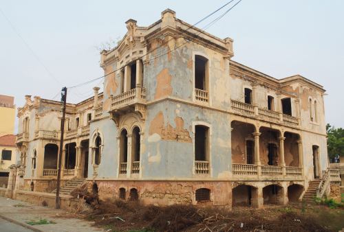 Casa colonial abandonada en Lobito