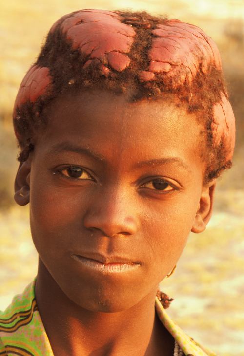 Mujer de grupo tribal del sur de Angola
