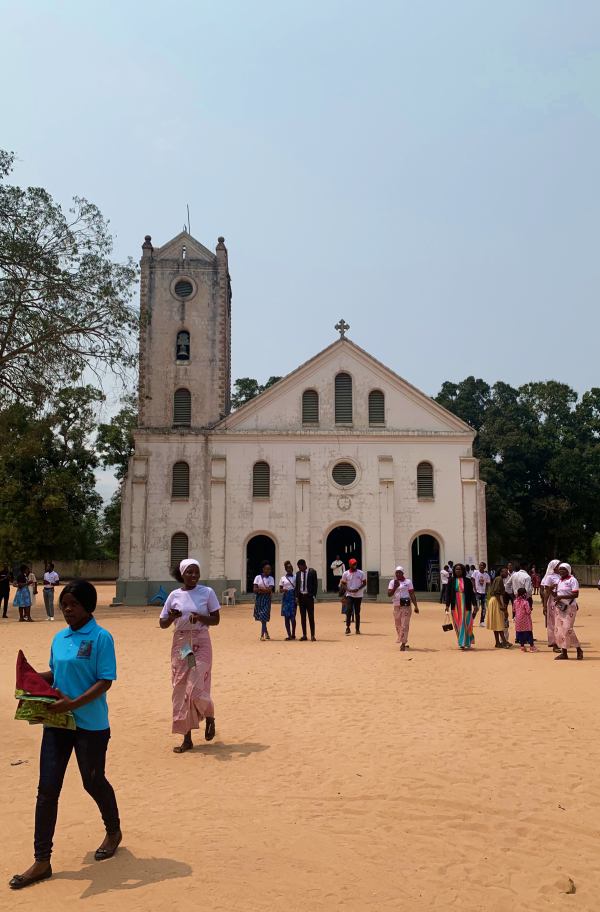 IGLESIA DE PINDA CERCA DE SOYO ANGOLA