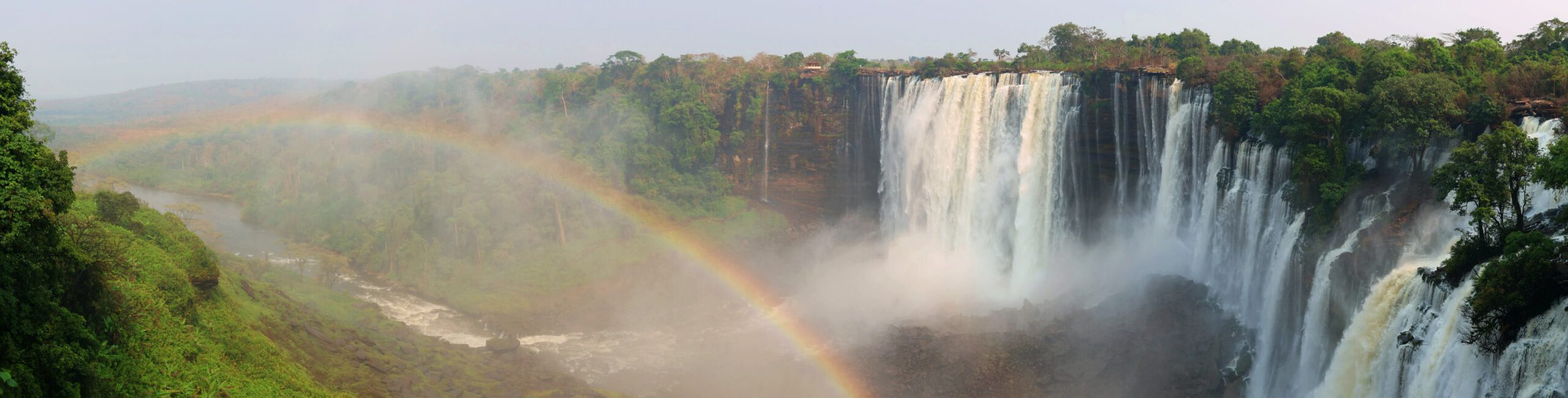 Malanje y las cataratas Kalandula. Segunda etapa de un viaje de 6000 km en pickup por Angola