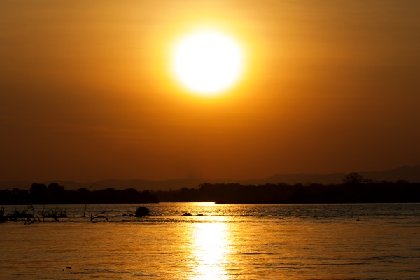 Atardecer en el río Kafue (Lower Zambizi NP, Zambia)